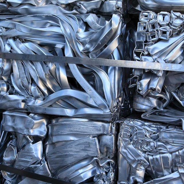 Zum Recycling zusammengepresstes Aluminium
